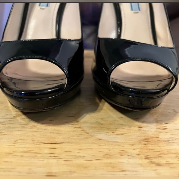 Prada peptoe Patent Leather Pumps are a size 8. - Picture 7 of 8
